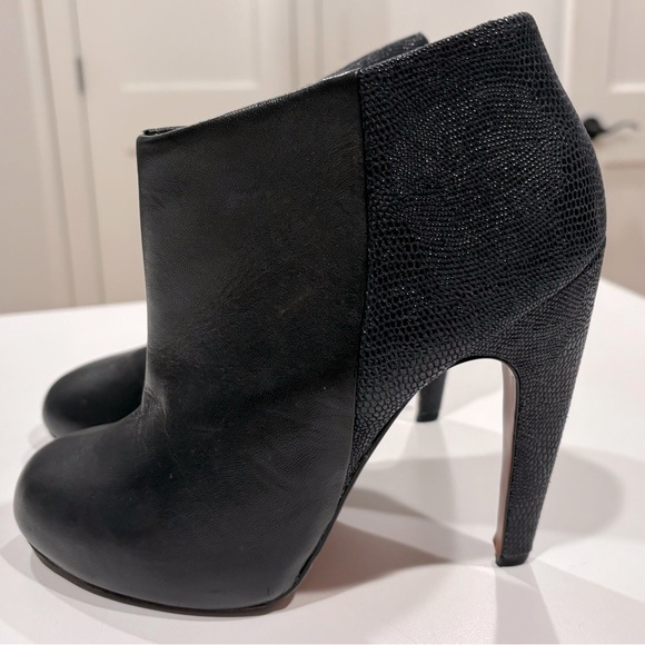 Badgley Mischka heeled ankle boots black side zip smooth/textured leather body - Picture 1 of 16